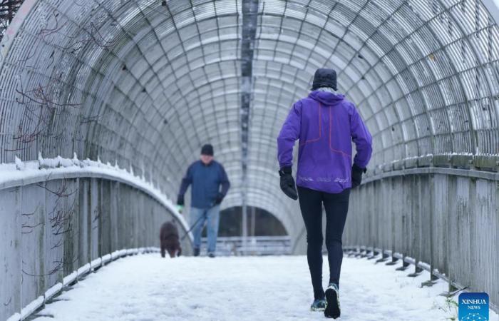 Starker Schneefall in Großbritannien führt zu Reiseunterbrechungen und Stromausfällen – Xinhua