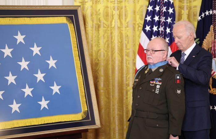 Biden verleiht im Rahmen einer Zeremonie im Weißen Haus die Ehrenmedaille an sieben Soldaten der US-Armee