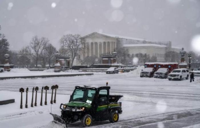 Die zentralen und östlichen Vereinigten Staaten wurden von einem Wintersturm erfasst, Washington lag unter Schnee