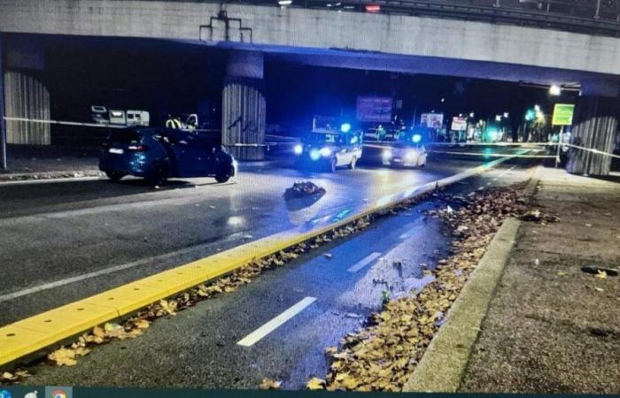 Tiburtina, 33-jähriger Obdachloser, der gegen den Verkehr radelt, stirbt, als er von einem Auto angefahren wird. Und ein 26-Jähriger kommt bei einem Unfall in Guidonia ums Leben