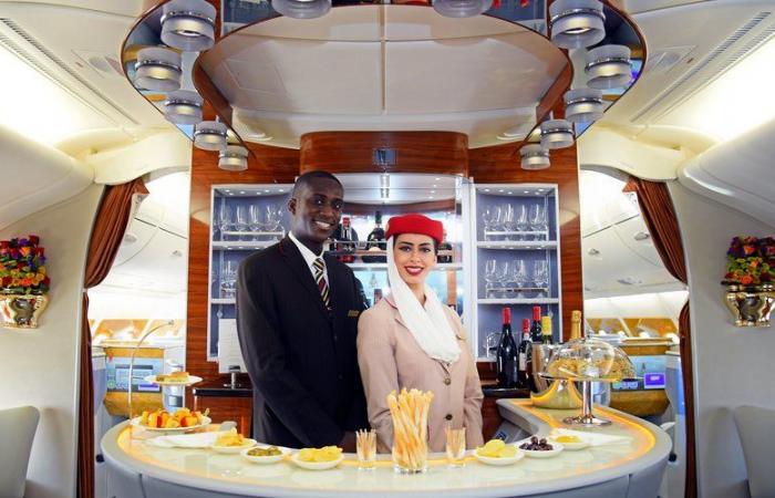 Das Unternehmen Emirates rekrutiert Hostessen und Stewards in Toulouse