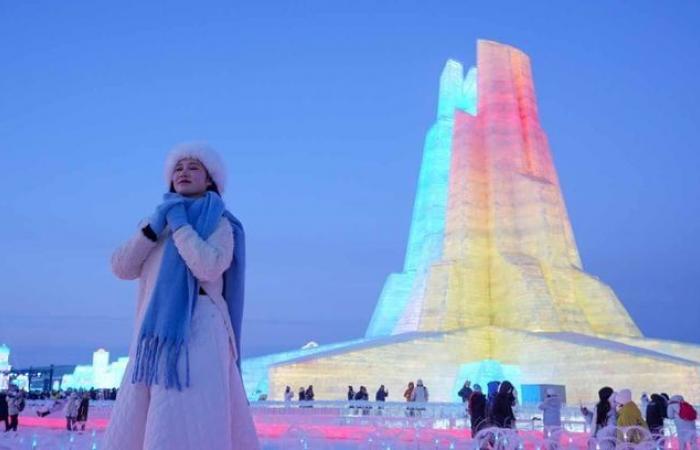 Die Schneekönigin im echten Leben … Sehen Sie die Dingo-Skulpturen beim Harbin Ice Festival, China