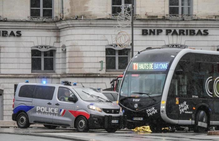 Eine 59-jährige Frau starb, nachdem sie von einem Trambus getroffen worden war