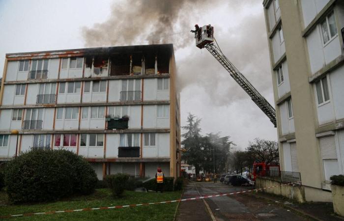 Zwei Menschen wurden bei Wohnungsbrand verletzt