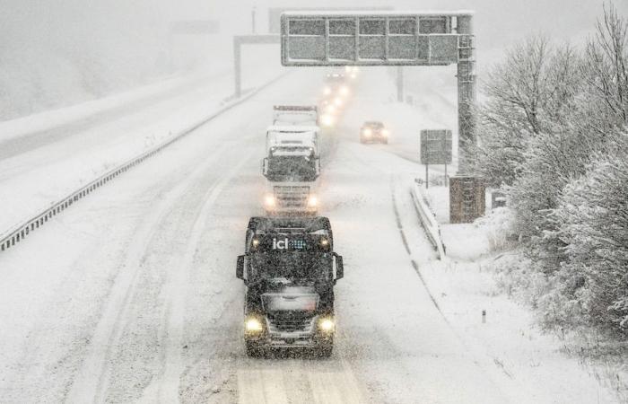 Starker Schneefall sorgt für Störungen in ganz Europa, die USA bereiten sich auf starken Schneefall vor