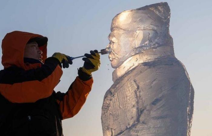 Die Schneekönigin im echten Leben … Sehen Sie die Dingo-Skulpturen beim Harbin Ice Festival, China