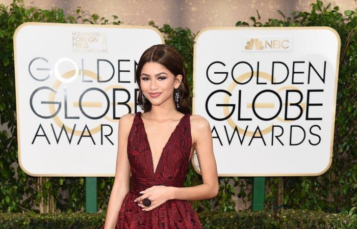 Zendaya bietet bei den Golden Globes 2025 den Preis für das Ballkleid mit der besten Kleidung in Orange an