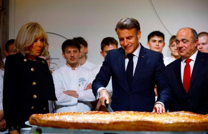 Die appetitlichen Bilder der Galette des Rois im Élysée, geschnitten von Emmanuel Macron