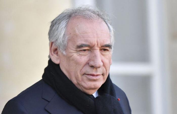 François Bayrou wurde scharf kritisiert, weil er die „Kontroversen“ einer „Figur des politischen Lebens“ erwähnt hatte.