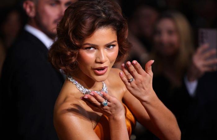 Zendaya bringt alten Hollywood-Glamour bei den Golden Globes zum Ausdruck, während Fans über einen riesigen Diamantring spekulieren