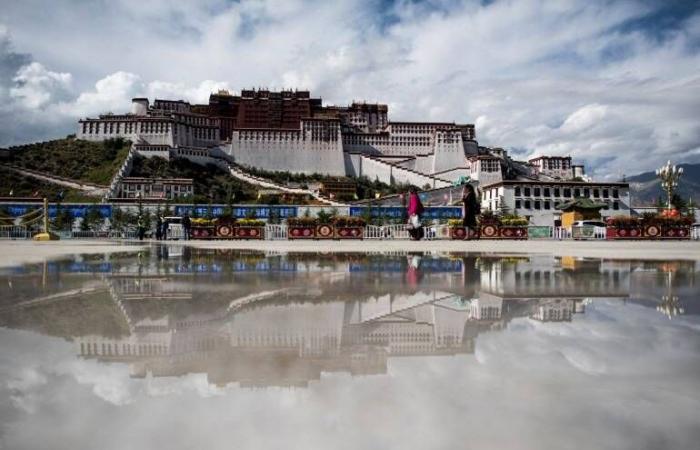 Bei einem starken Erdbeben der Stärke 7,1 kommen in Tibet mindestens 95 Menschen ums Leben