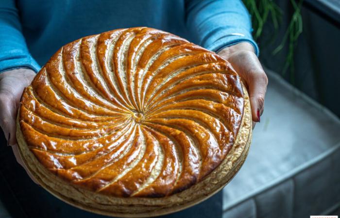 Traditionelle Galette des Rois von Stohrer 2025, die unverzichtbare Frangipane-Galette