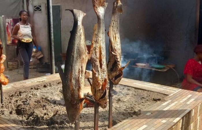 In Bangui sind provisorische Restaurants aufgrund der Trockenzeit Krankheitsquellen