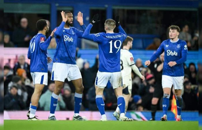 Everton rückt im FA Cup nach der Entlassung von Sean Dyche vor