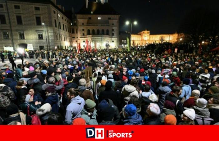 Eine Demonstration versammelt Zehntausende Menschen in Wien gegen eine extreme Rechte vor den Toren der Macht