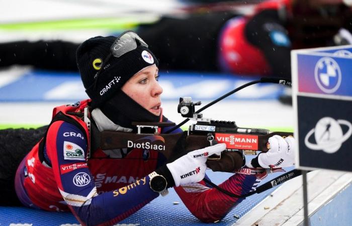 Biathlon | „Ich wollte mit den Waffen des Tages kämpfen“: Mit der Grippe gewann Océane Michelon ihre allererste Blumenzeremonie im Oberhof-Sprint | Nordic Mag | Nr. 1 Biathlon