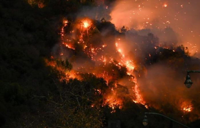 Mehr als 180.000 Menschen wurden evakuiert, als die Flammen fortschritten