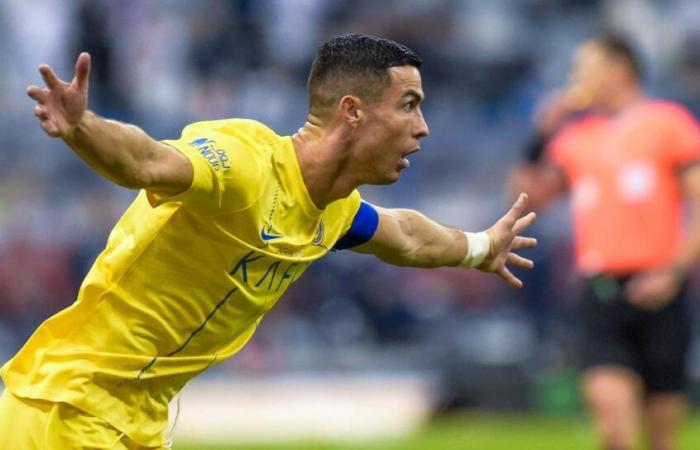 Cristiano Ronaldo verspottet den gegnerischen Torwart nach einem Elfmeter