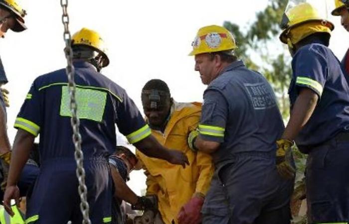 Südafrika: Mehr als 100 in einer Goldmine gestrandete Bergleute sterben an Hunger