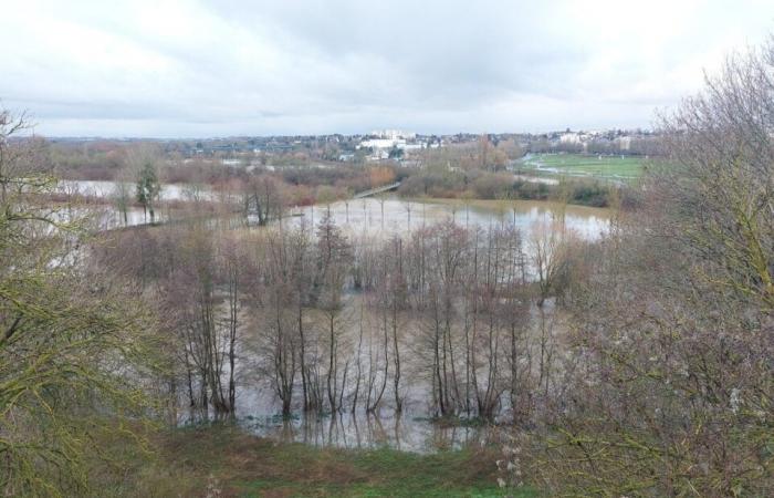 Gesperrte Straßen und Parkplätze… eindrucksvolle Bilder der überschwemmten Orne