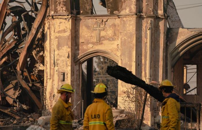 Brände in Los Angeles | Der Wind beruhigt sich, die Kritik mehrt sich