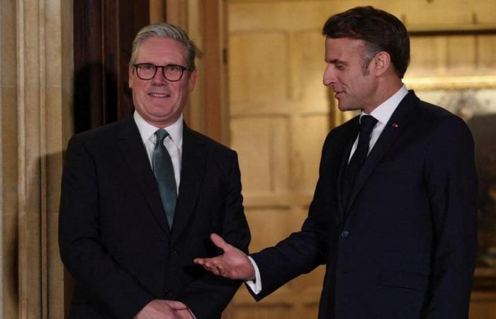 Emmanuel Macron und Keir Starmer diskutieren bei einem Treffen im Vereinigten Königreich über die Ukraine