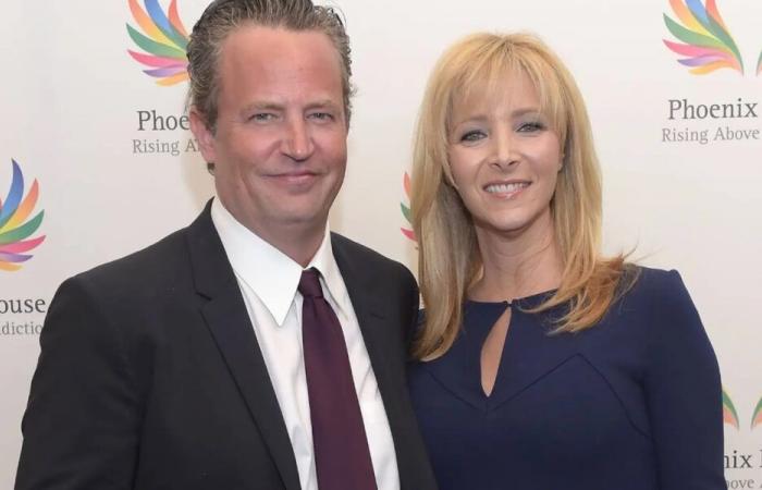 Lisa Kudrow hat eine Notiz von Matthew Perry in einem Artikel von „Friends“ gefunden.