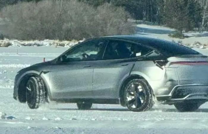 Das Model Y Juniper wurde bei Wintertests zum ersten Mal unverhüllt entdeckt