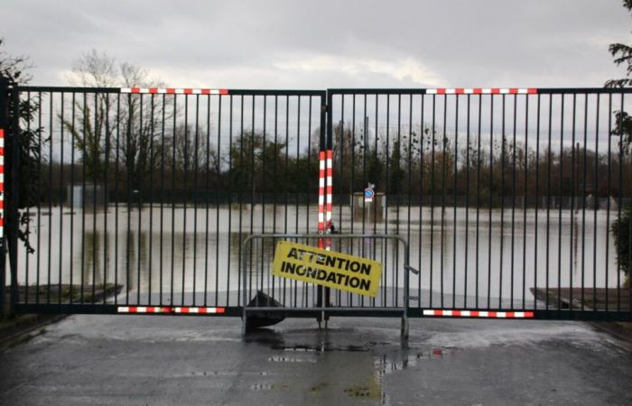 Gesperrte Straßen und Parkplätze… eindrucksvolle Bilder der überschwemmten Orne