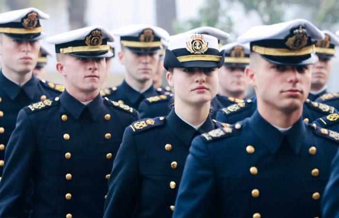 Prinzessin Leonor und ihre 75 Kameraden beten in Cadiz, bevor sie in See stechen