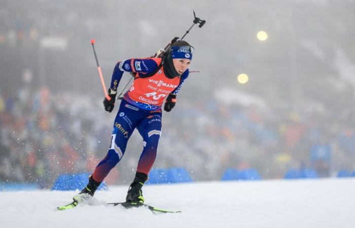 Biathlon | „Ich wollte mit den Waffen des Tages kämpfen“: Mit der Grippe gewann Océane Michelon ihre allererste Blumenzeremonie im Oberhof-Sprint | Nordic Mag | Nr. 1 Biathlon