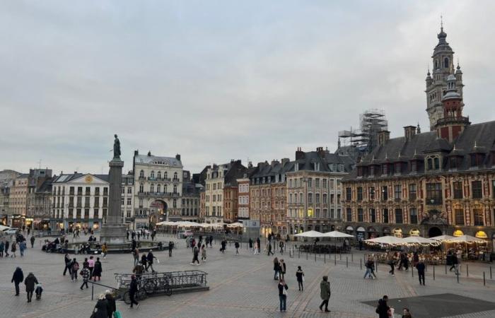 Dieser riesige, von den Franzosen verehrte Stern ist in den Straßen von Lille zu sehen