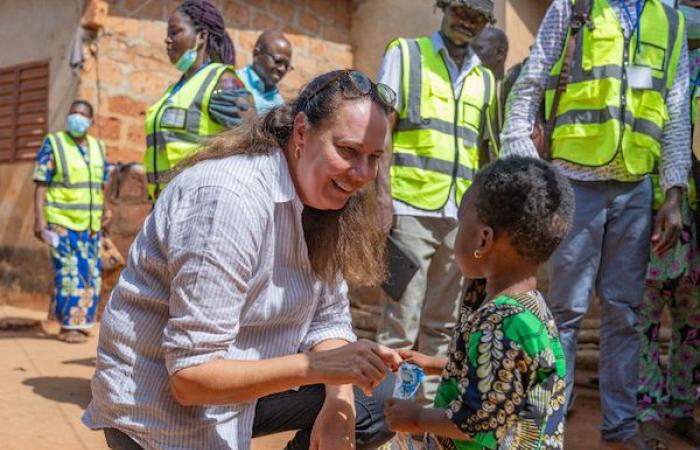 „Unsere Arbeit beschränkt sich nicht nur auf die Bereitstellung von Impfstoffen; Wir müssen sicherstellen, dass sie jedes Kind erreichen“ (Dr. Colette Selman, GAVI)