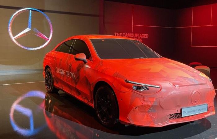 Der Mercedes CLA ist auf dem Brüsseler Autosalon 2025 noch zurückhaltend