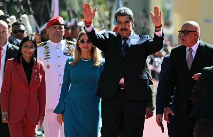 Nicolas Maduro investierte in eine dritte Amtszeit als Präsident, eine Wahl, die von der Opposition, den Vereinigten Staaten und der EU verurteilt wurde