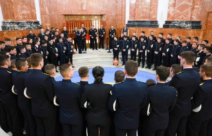 Prinzessin Leonor und ihre 75 Kameraden beten in Cadiz, bevor sie in See stechen