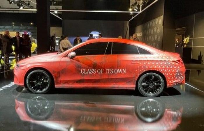 Der Mercedes CLA ist auf dem Brüsseler Autosalon 2025 noch zurückhaltend