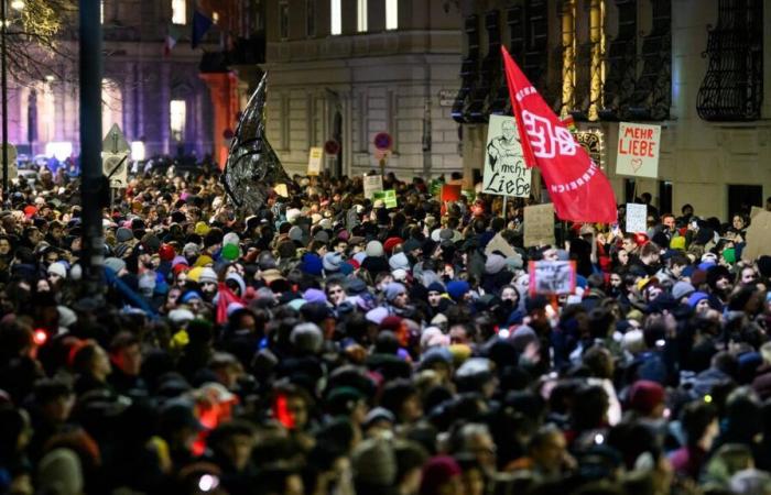 In Wien demonstrierten Tausende Menschen gegen die extreme Rechte