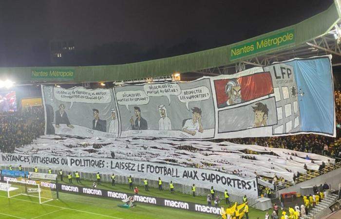 Mit beleidigenden Gesängen und beeindruckendem Tifo im Comic-Stil wettern die Anhänger von Nantes gegen die Liga