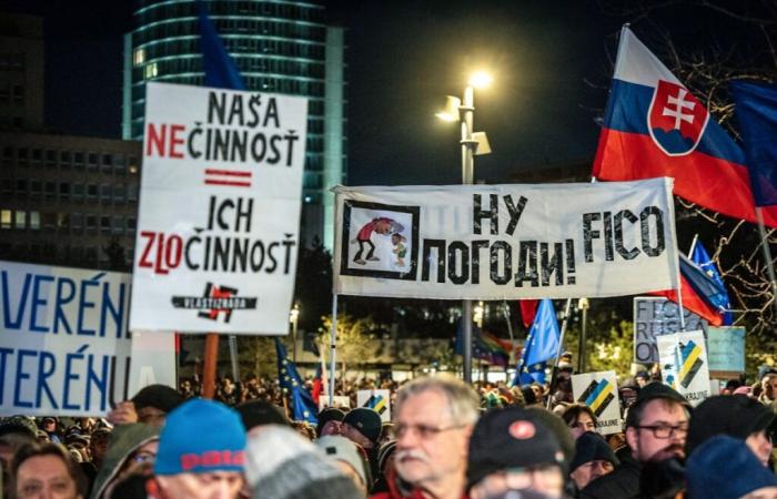 Tausende Demonstranten gegen eine Annäherung an Moskau