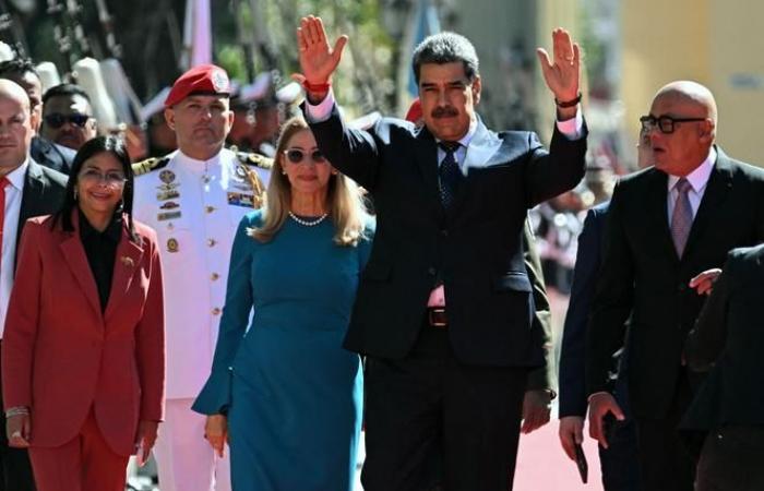 Nicolas Maduro investierte in eine dritte Amtszeit als Präsident, eine Wahl, die von der Opposition, den Vereinigten Staaten und der EU verurteilt wurde