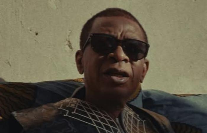 Youssou Ndour kündigt die Veröffentlichung seines neuen internationalen Albums mit dem Titel „Éclairer Le Monde“ an