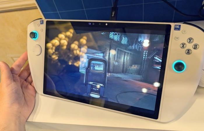 Intel stellt auf der CES 2025 den Lunar Lake-basierten 3D-Handheld von Tencent vor