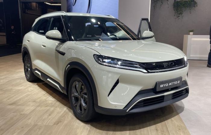 Der BYD Atto 2 SUV präsentiert auf dem Brüsseler Autosalon