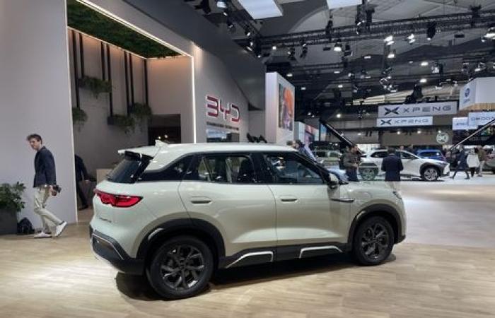 Der BYD Atto 2 SUV präsentiert auf dem Brüsseler Autosalon