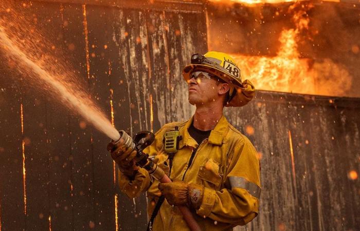 Kristin Crowley, Leiterin der Feuerwehr von Los Angeles, sagt, die Stadt habe ihre Bewohner im Stich gelassen