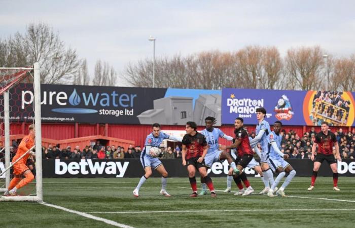 Tamworth gegen Tottenham LIVE: Aktueller FA-Cup-Ergebnisstand und Aktualisierungen als Nicht-Liga-Mannschaft kurz vor der Verlängerung