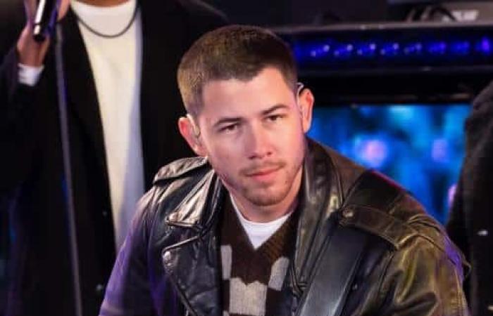 Nick Jonas fragt sich, wie viel er in den sozialen Medien teilen soll