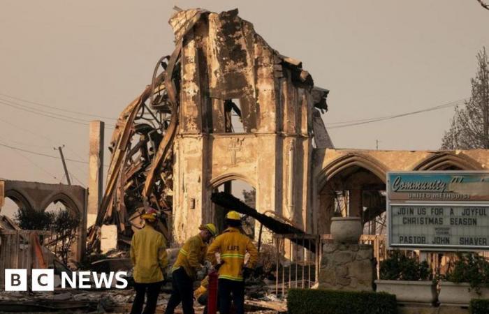 LA-Besatzungen kämpfen darum, Waldbrände vor starken Winden zu stoppen