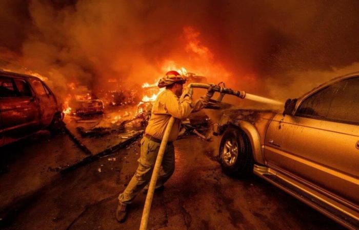 Die Behörden von Los Angeles warnen die Bewohner aufgrund der giftigen Wolken davor, ihre Häuser zu verlassen